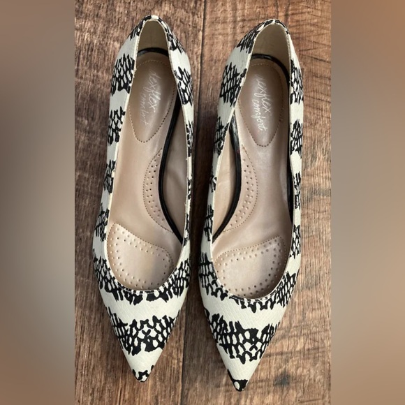 Macy's Black and Cream Patterned Flats - Picture 1 of 7